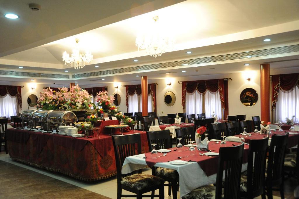 Hotel Treebo Crystal Castle à Bangalore Extérieur photo