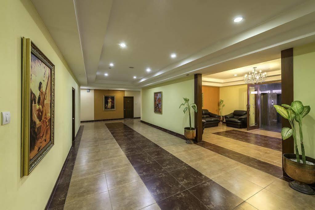 Hotel Treebo Crystal Castle à Bangalore Extérieur photo
