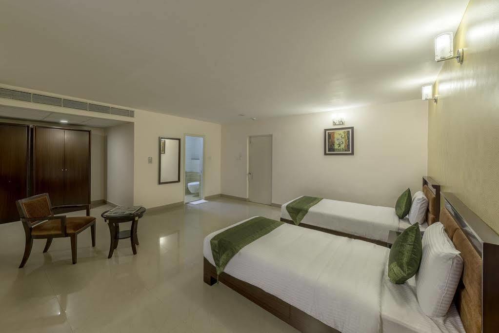 Hotel Treebo Crystal Castle à Bangalore Extérieur photo