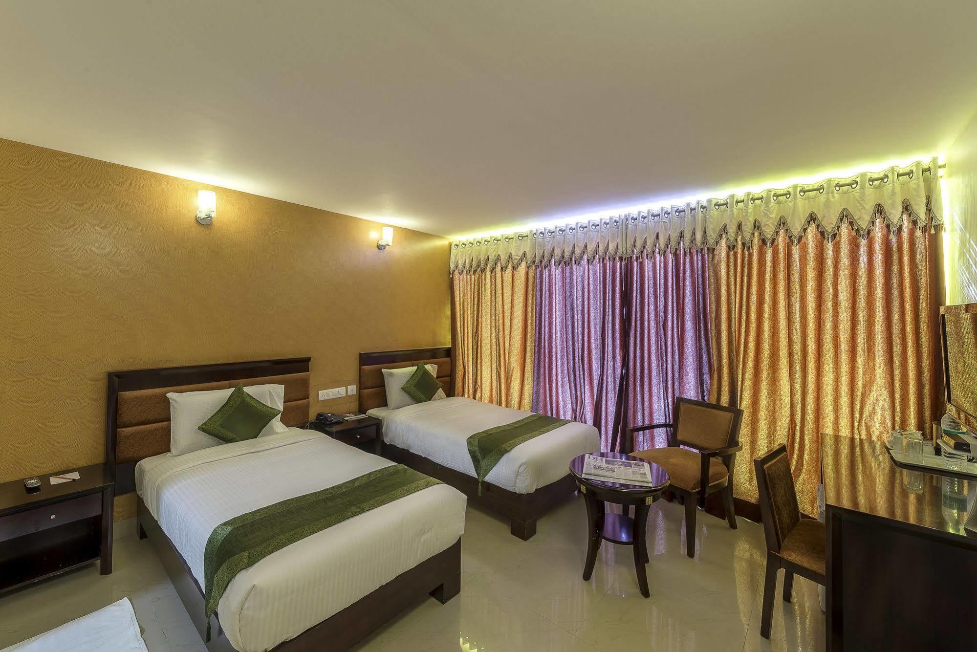 Hotel Treebo Crystal Castle à Bangalore Extérieur photo