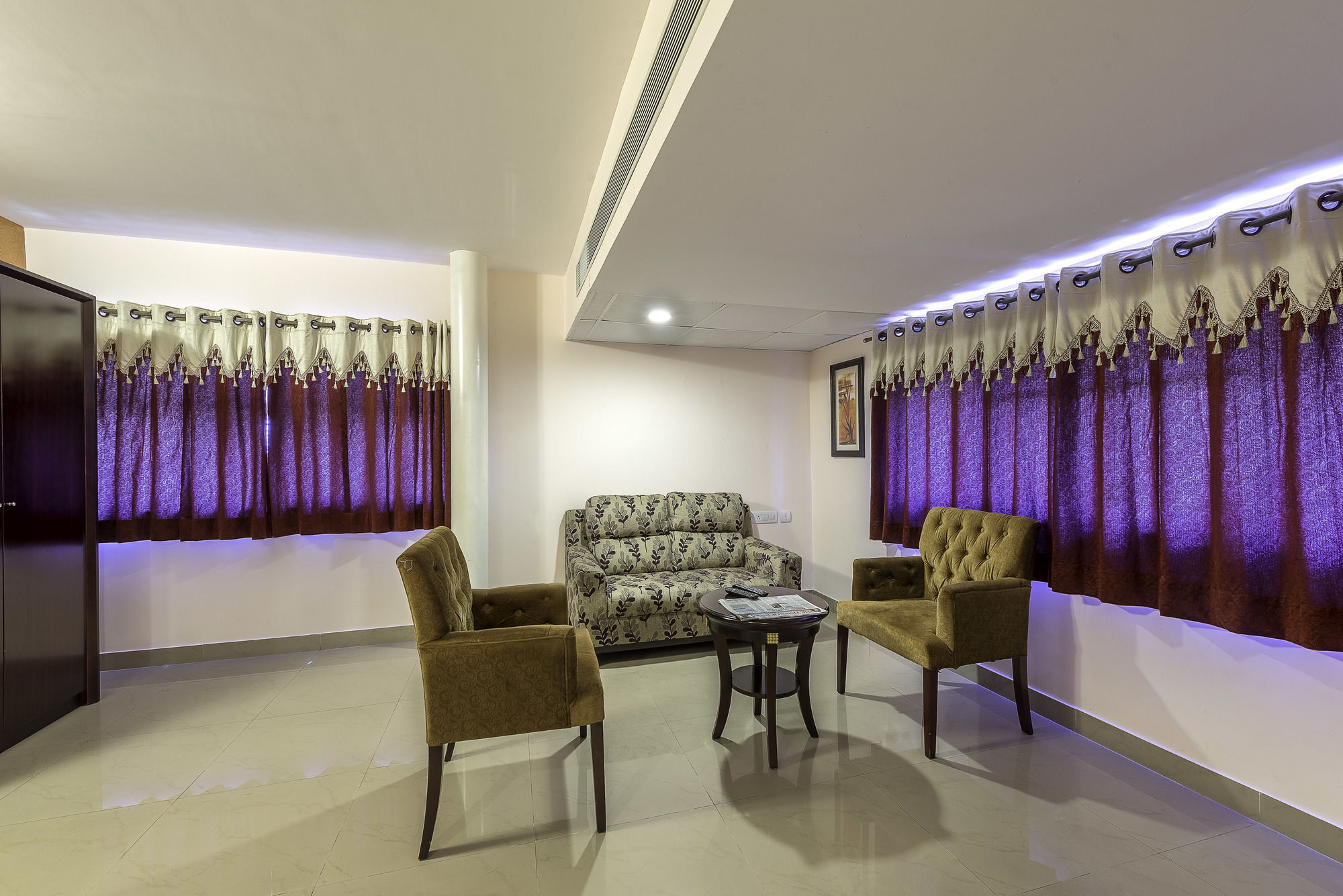 Hotel Treebo Crystal Castle à Bangalore Extérieur photo